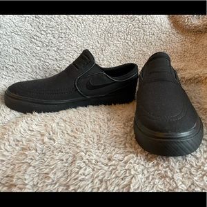 Nike black canvas 4Y